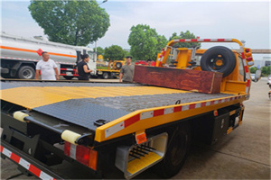 阿里附近拖车电话号码服务